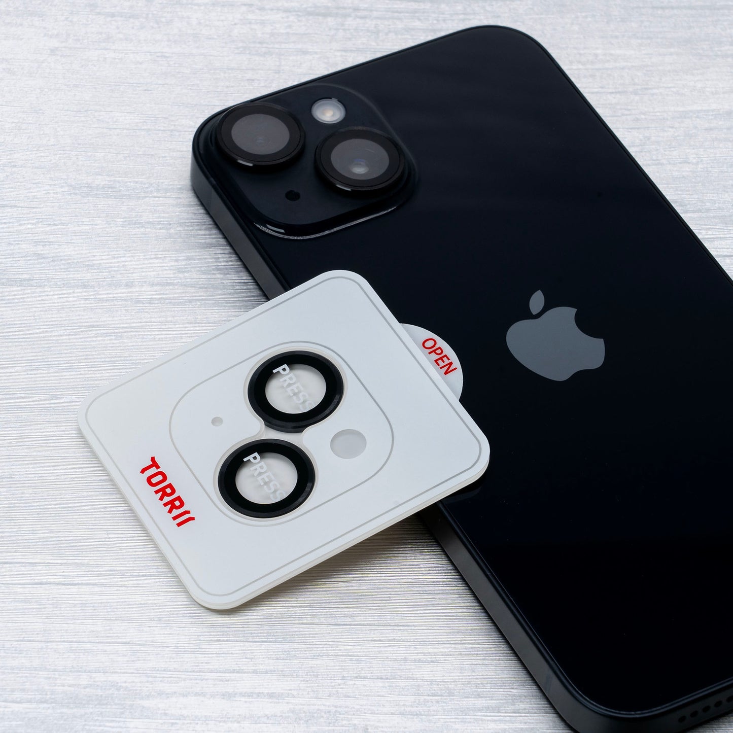 Torrii BODYGLASS 抗菌塗層鋁合金框相機鏡頭玻璃保護貼 for iPhone 15 Plus (黑色邊框)